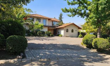 CASA EN CONDOMINIO LAS PIRCAS DE CHICUREO, COLINA (AV. SANTA FILOMENA), 369/1.562 M2, 5D, 4B, SERVICIOS, TERRAZAS, HERMOSO JARDIN, EXCELENTE PISCINA