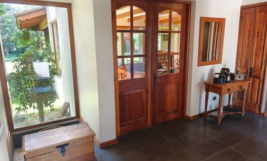 CASA EN CONDOMINIO LAS PIRCAS DE CHICUREO, COLINA (AV. SANTA FILOMENA), 369/1.562 M2, 5D, 4B, SERVICIOS, TERRAZAS, HERMOSO JARDIN, EXCELENTE PISCINA