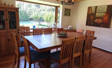 CASA EN CONDOMINIO LAS PIRCAS DE CHICUREO, COLINA (AV. SANTA FILOMENA), 369/1.562 M2, 5D, 4B, SERVICIOS, TERRAZAS, HERMOSO JARDIN, EXCELENTE PISCINA