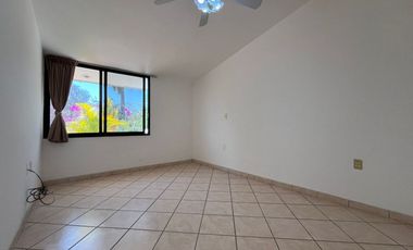 RENTA Casa con 4 habitaciones , una en planta baja FRENTE A FORO 4