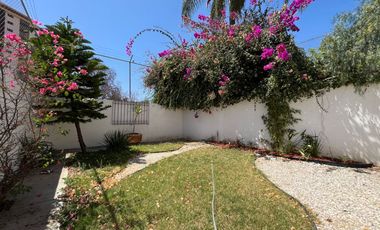 RENTA Casa con 4 habitaciones , una en planta baja FRENTE A FORO 4