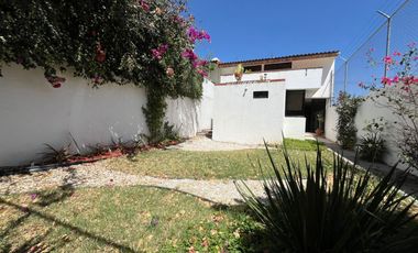 RENTA Casa con 4 habitaciones , una en planta baja FRENTE A FORO 4