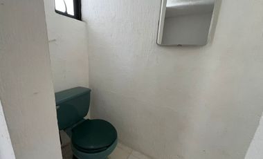 RENTA Casa con 4 habitaciones , una en planta baja FRENTE A FORO 4