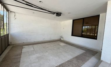 RENTA Casa con 4 habitaciones , una en planta baja FRENTE A FORO 4