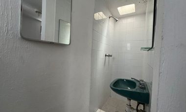 RENTA Casa con 4 habitaciones , una en planta baja FRENTE A FORO 4