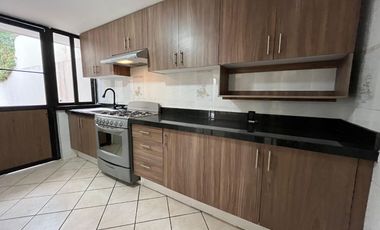 RENTA Casa con 4 habitaciones , una en planta baja FRENTE A FORO 4