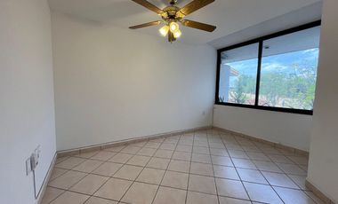 RENTA Casa con 4 habitaciones , una en planta baja FRENTE A FORO 4