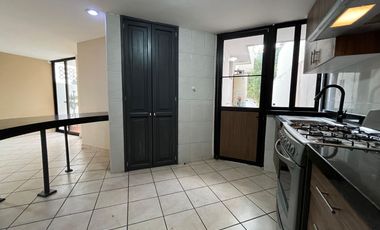 RENTA Casa con 4 habitaciones , una en planta baja FRENTE A FORO 4