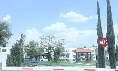 RENTA DE CASA AMUEBLADA EN HACIENDA VIÑEDOS 3 RECAMARAS CADA UNA CON BAÑO