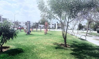 RENTA DE CASA AMUEBLADA EN HACIENDA VIÑEDOS 3 RECAMARAS CADA UNA CON BAÑO