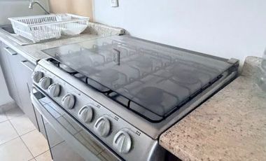 RENTA DE CASA AMUEBLADA EN HACIENDA VIÑEDOS 3 RECAMARAS CADA UNA CON BAÑO