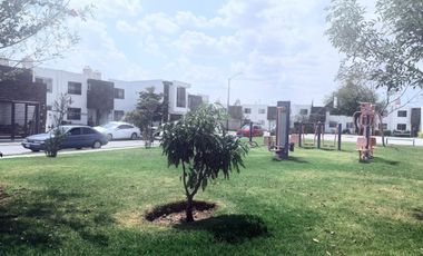 RENTA DE CASA AMUEBLADA EN HACIENDA VIÑEDOS 3 RECAMARAS CADA UNA CON BAÑO