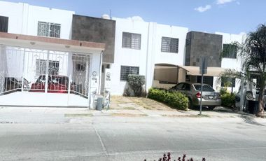 RENTA DE CASA AMUEBLADA EN HACIENDA VIÑEDOS 3 RECAMARAS CADA UNA CON BAÑO