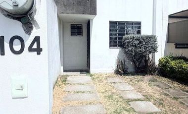 RENTA DE CASA AMUEBLADA EN HACIENDA VIÑEDOS 3 RECAMARAS CADA UNA CON BAÑO