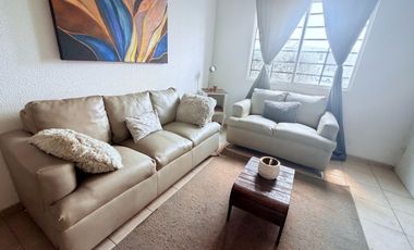 RENTA DE CASA AMUEBLADA EN HACIENDA VIÑEDOS 3 RECAMARAS CADA UNA CON BAÑO