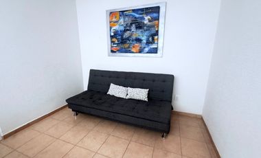 RENTA DE CASA AMUEBLADA EN HACIENDA VIÑEDOS 3 RECAMARAS CADA UNA CON BAÑO