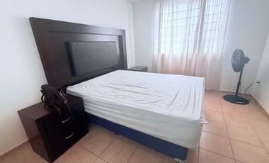 RENTA DE CASA AMUEBLADA EN HACIENDA VIÑEDOS 3 RECAMARAS CADA UNA CON BAÑO