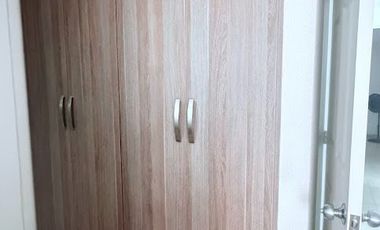 RENTA DE CASA AMUEBLADA EN HACIENDA VIÑEDOS 3 RECAMARAS CADA UNA CON BAÑO