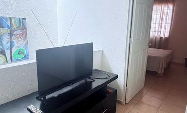 RENTA DE CASA AMUEBLADA EN HACIENDA VIÑEDOS 3 RECAMARAS CADA UNA CON BAÑO