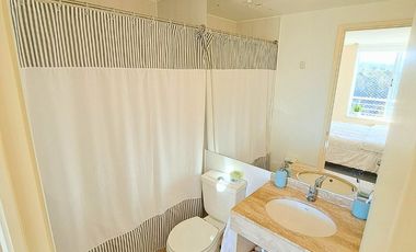 SINCRÓNICA PROPIEDADES ARRIENDA POR AÑO CORRIDO HERMOSO DEPARTAMENTO EN LAGUNA BAHIA