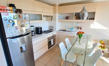 SINCRÓNICA PROPIEDADES ARRIENDA POR AÑO CORRIDO HERMOSO DEPARTAMENTO EN LAGUNA BAHIA