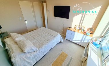 SINCRÓNICA PROPIEDADES ARRIENDA POR AÑO CORRIDO HERMOSO DEPARTAMENTO EN LAGUNA BAHIA