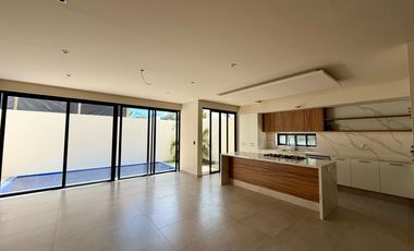 SE VENDE CASA EN VIA CUMBRES CANCUN