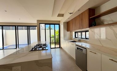 SE VENDE CASA EN VIA CUMBRES CANCUN