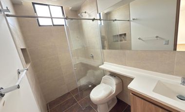 Casa Moderna a Estrenar de 3 Pisos | Luz Natural y Diseño Contemporáneo