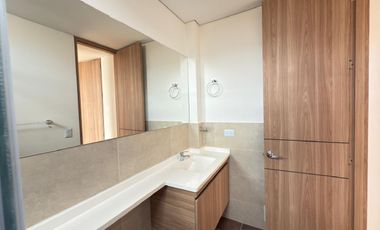 Casa Moderna a Estrenar de 3 Pisos | Luz Natural y Diseño Contemporáneo