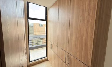 Casa Moderna a Estrenar de 3 Pisos | Luz Natural y Diseño Contemporáneo