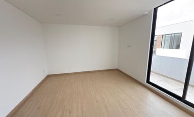 Casa Moderna a Estrenar de 3 Pisos | Luz Natural y Diseño Contemporáneo