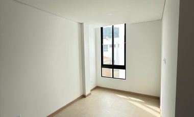 Casa Moderna a Estrenar de 3 Pisos | Luz Natural y Diseño Contemporáneo