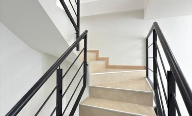 Casa Moderna a Estrenar de 3 Pisos | Luz Natural y Diseño Contemporáneo