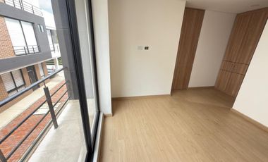 Casa Moderna a Estrenar de 3 Pisos | Luz Natural y Diseño Contemporáneo