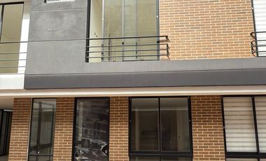 Casa Moderna a Estrenar de 3 Pisos | Luz Natural y Diseño Contemporáneo