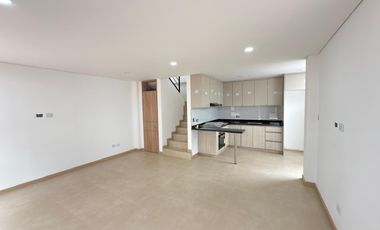 Casa Moderna a Estrenar de 3 Pisos | Luz Natural y Diseño Contemporáneo