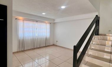 Amplia casa en San Antonio de Ayala