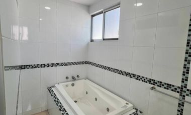 Amplia casa en San Antonio de Ayala