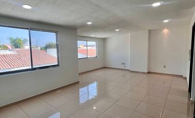 Amplia casa en San Antonio de Ayala