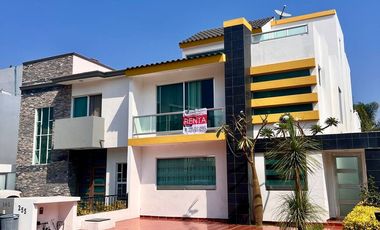 Amplia casa en San Antonio de Ayala