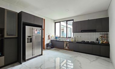 Dijual Rumah Mewah Full Furnished Siap Huni Modern Minimalis Lokasi di Padasaluyu Utara Bandung