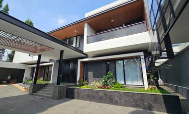 Dijual Rumah Mewah Full Furnished Siap Huni Modern Minimalis Lokasi di Padasaluyu Utara Bandung