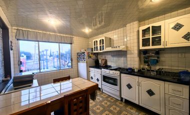 EDIFICIO EN VENTA DE USO MIXTO EN ESQUINA CON LOCAL COMERCIAL Y DEPARTAMENTOS RENTABLES, SAN JAVIER, TLALNEPANTLA, EDOMEX.
