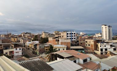 RENTA DEPARTAMENTO CENTRO DE MANTA CERCA DE ÁREA COMERCIAL