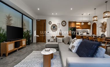 ELEGANT LIVING STEPS FROM BATU BOLONG BEACH