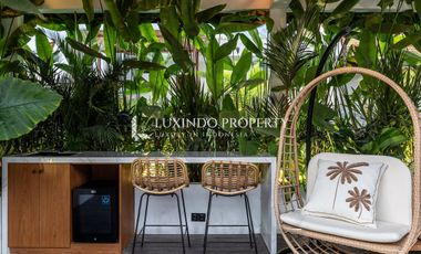 ELEGANT LIVING STEPS FROM BATU BOLONG BEACH