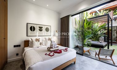 ELEGANT LIVING STEPS FROM BATU BOLONG BEACH