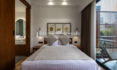 ELEGANT LIVING STEPS FROM BATU BOLONG BEACH