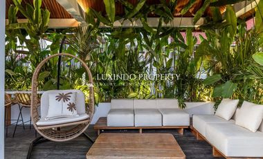 ELEGANT LIVING STEPS FROM BATU BOLONG BEACH